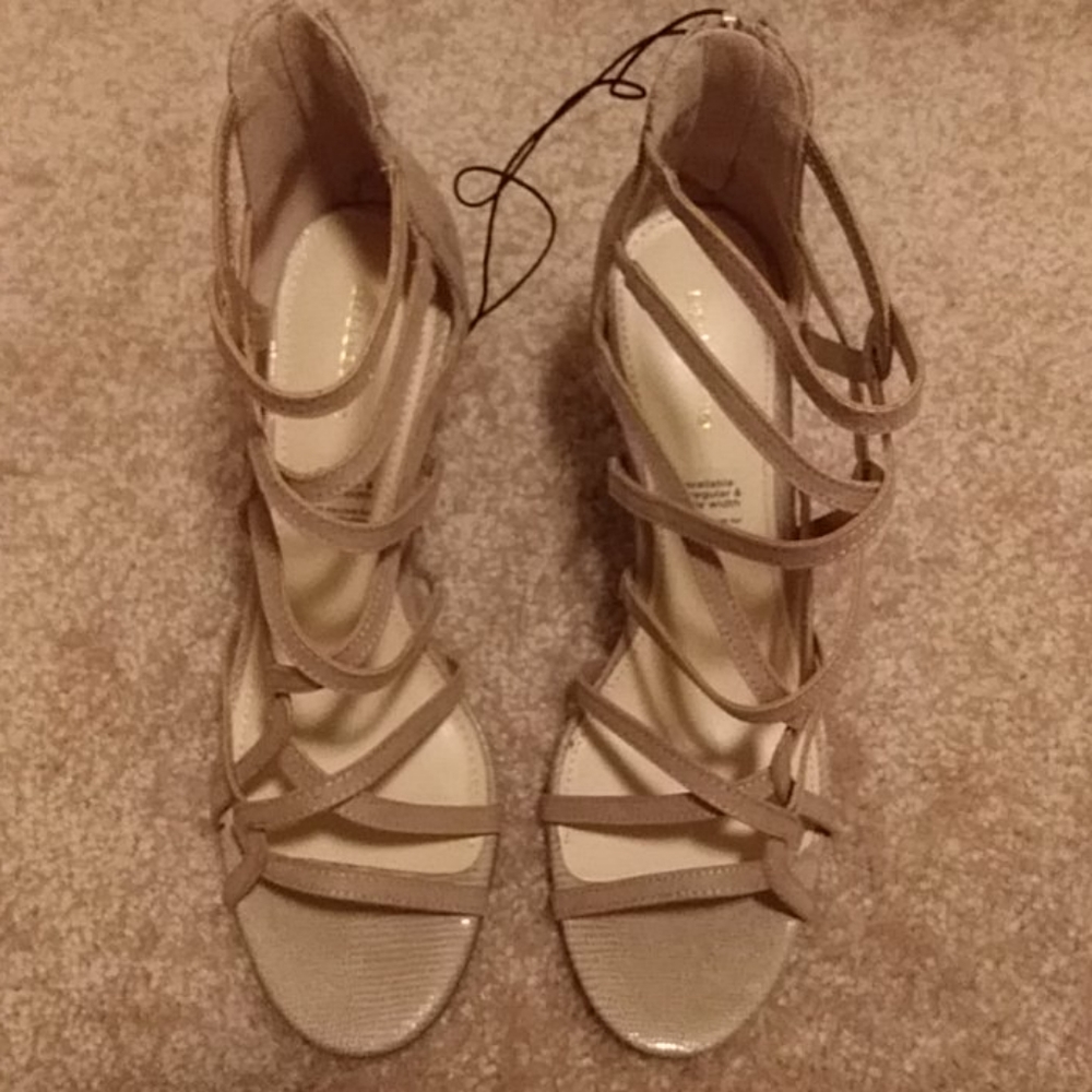 Shoe - Picture 2 of 8